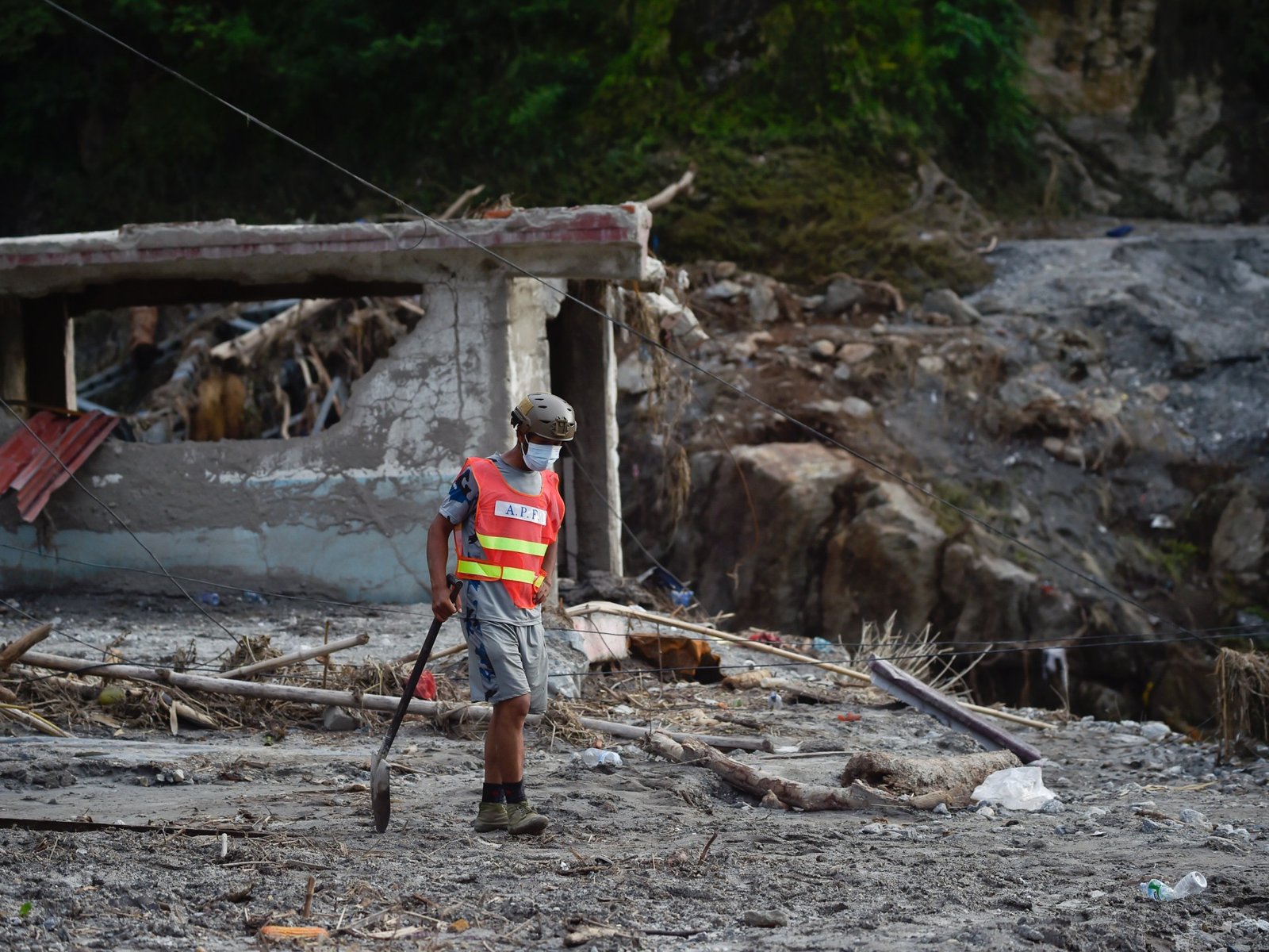 Nepal and China resume flood rescue as death toll surpasses 600