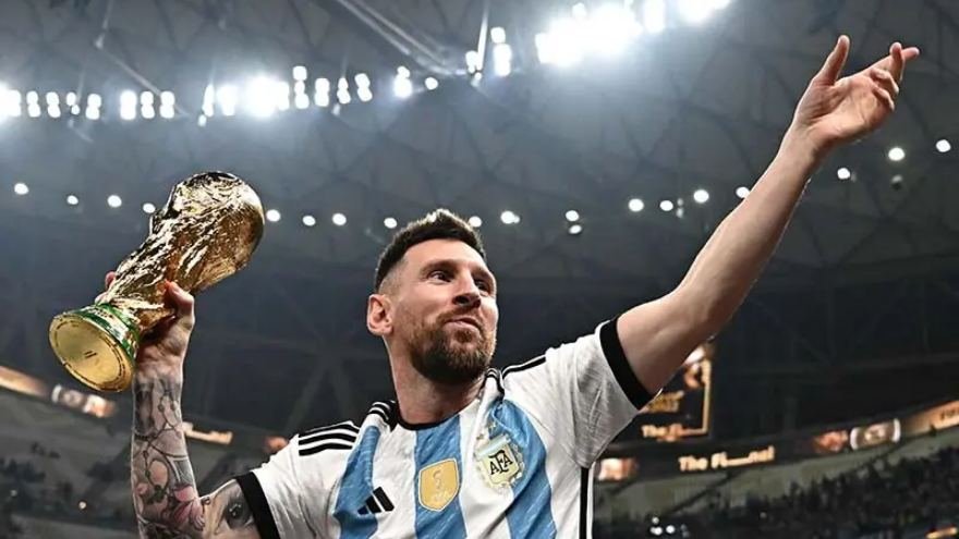 Lionel Messi says retiring from international football