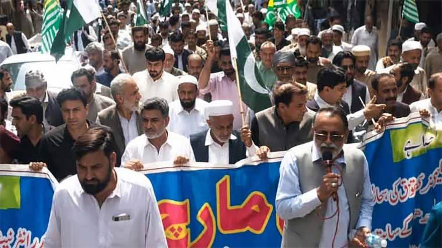 Rally participants demand unhindered food supply, removal of blockades.