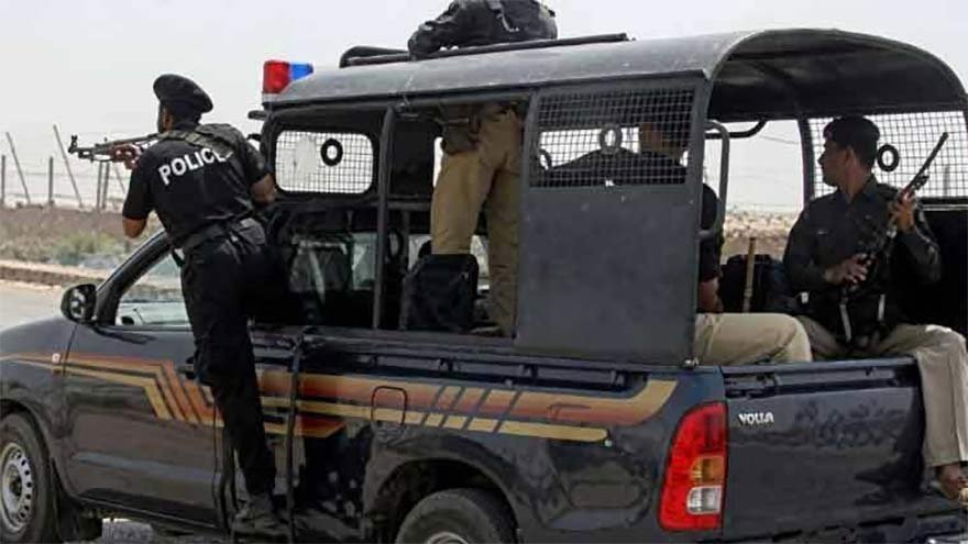 Two suspected outlaws killed, six held in Karachi police 'encounters'