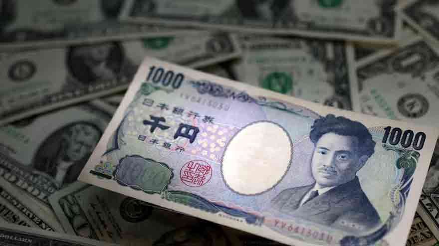Yen hangs near 160 amid BOJ rate-hike bets, dollar wobbles