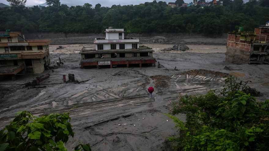 Nepal flood death toll crosses 1,000, rescuers reach remote areas