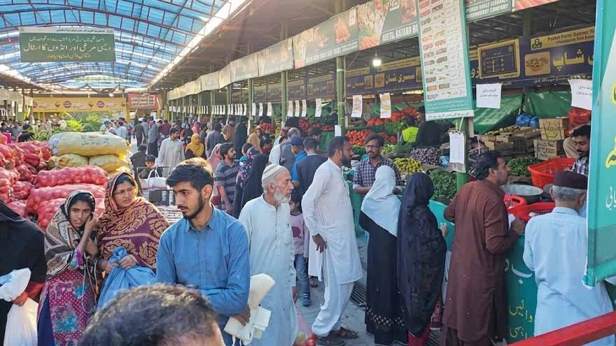 Lahore introduces e-challan system to curb littering, waste burning