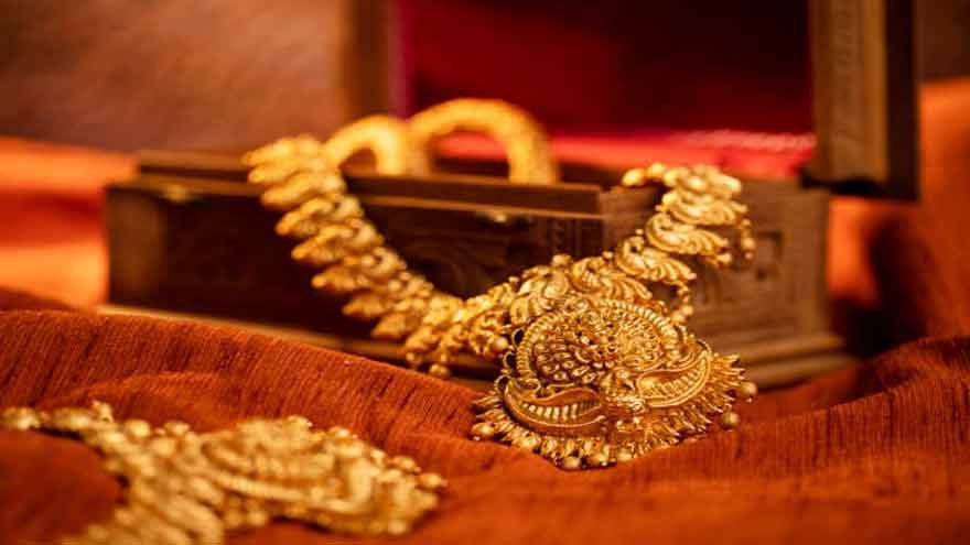 Gold price falls Rs11,300 per tola in Pakistan