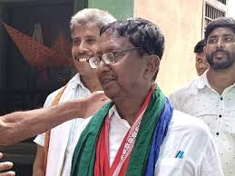 image-3 मां बनाती हैं बीड़ी, पिता मजदूर... बेटा लड़ रहा विधानसभा चुनाव