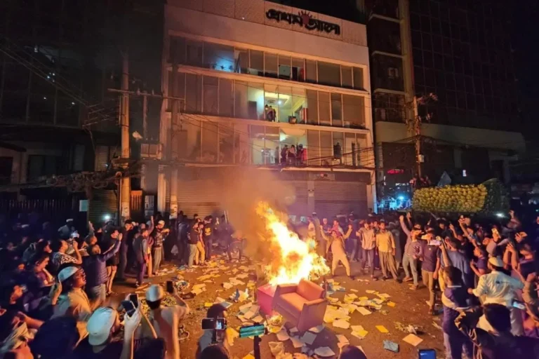  पॉलिटिक्स