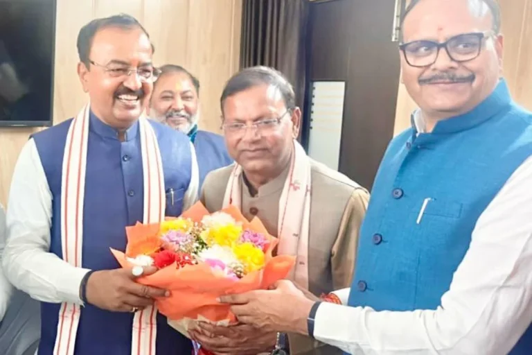  पॉलिटिक्स